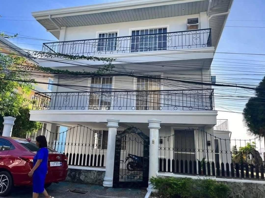 👉3 Storey Single Detached House For rent  in Southhills Subdivision . P50,000 only . - photo 1