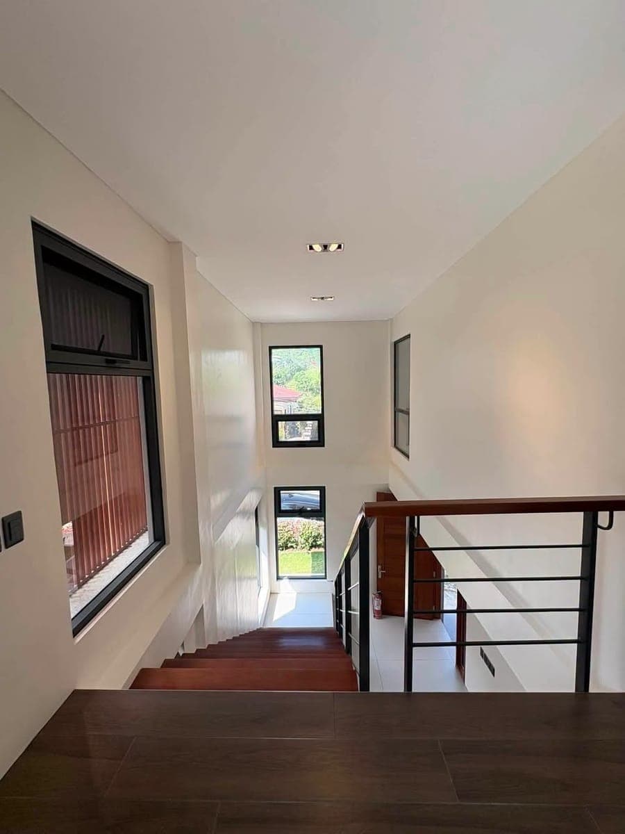 𝐅𝐎𝐑 𝐑𝐄𝐍𝐓: Modern House & Lot in Kishanta Subdivision - photo 2