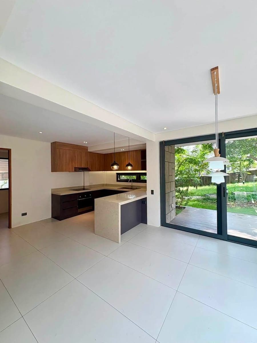 𝐅𝐎𝐑 𝐑𝐄𝐍𝐓: Modern House & Lot in Kishanta Subdivision - photo 4