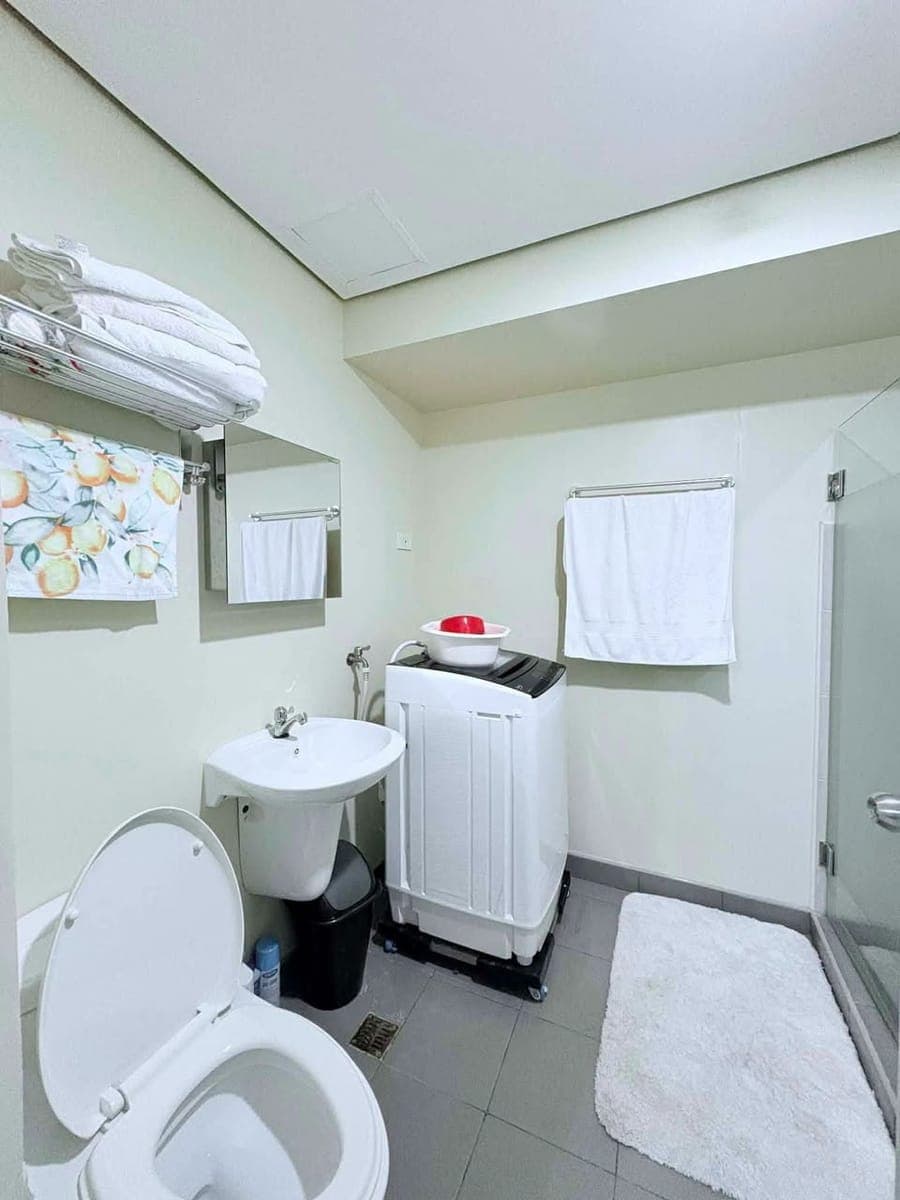 1BR Unit at Avida Riala, IT Park, Cebu City (CORNER, W/ INTERNET & WASHING MACHINE) - photo 5