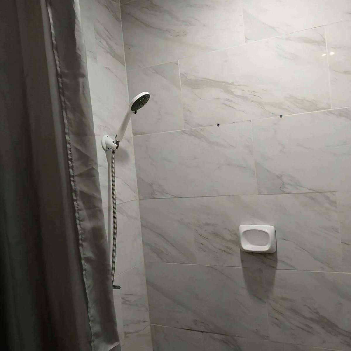 FOR RENT: Fully Furnished Studio Unit with Balcony – Cityscape Grand Tower - photo 5