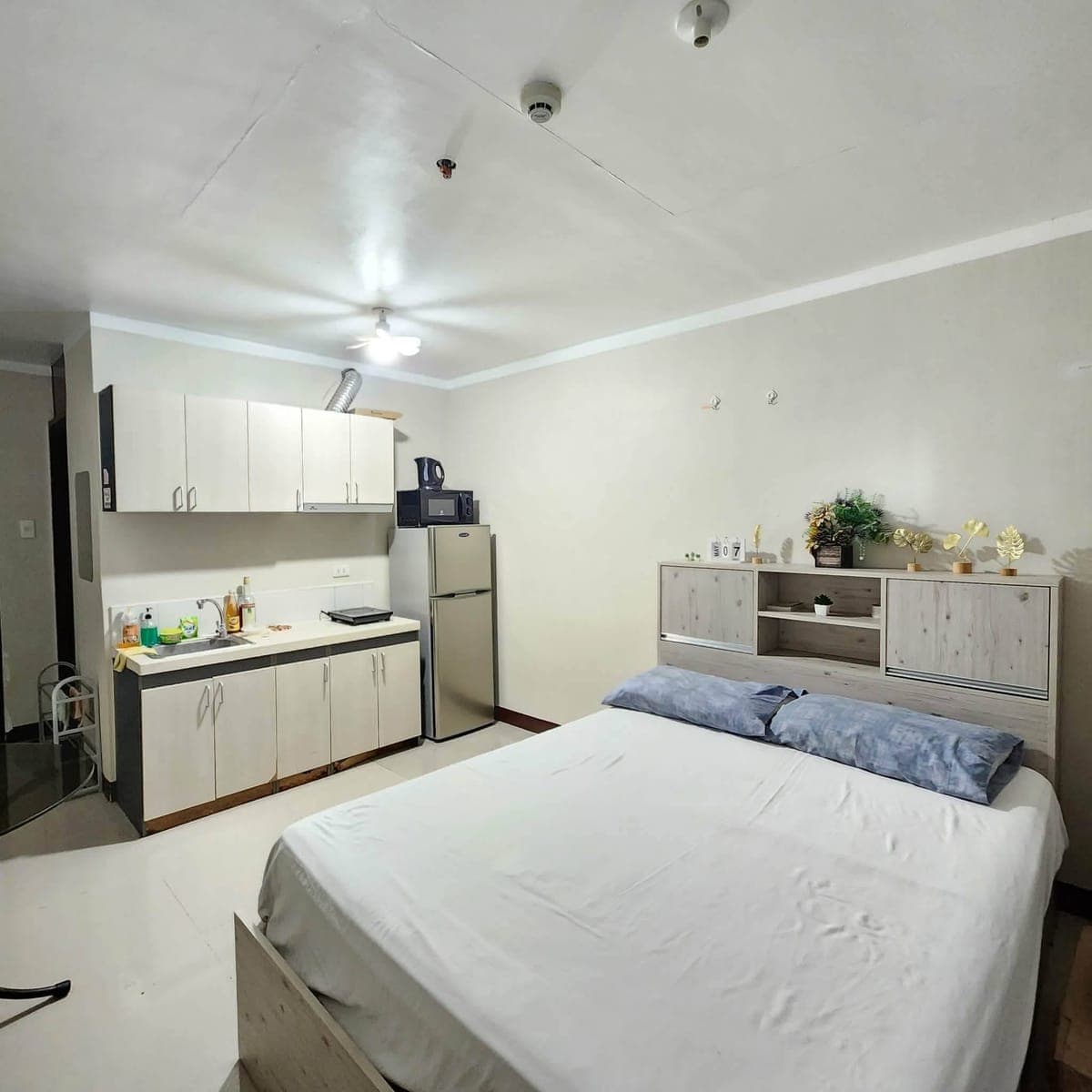 FOR RENT – FULLY FURNISHED STUDIO UNIT - photo 1