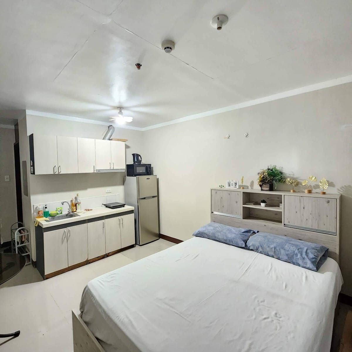 FOR RENT – FULLY FURNISHED STUDIO UNIT - photo 2