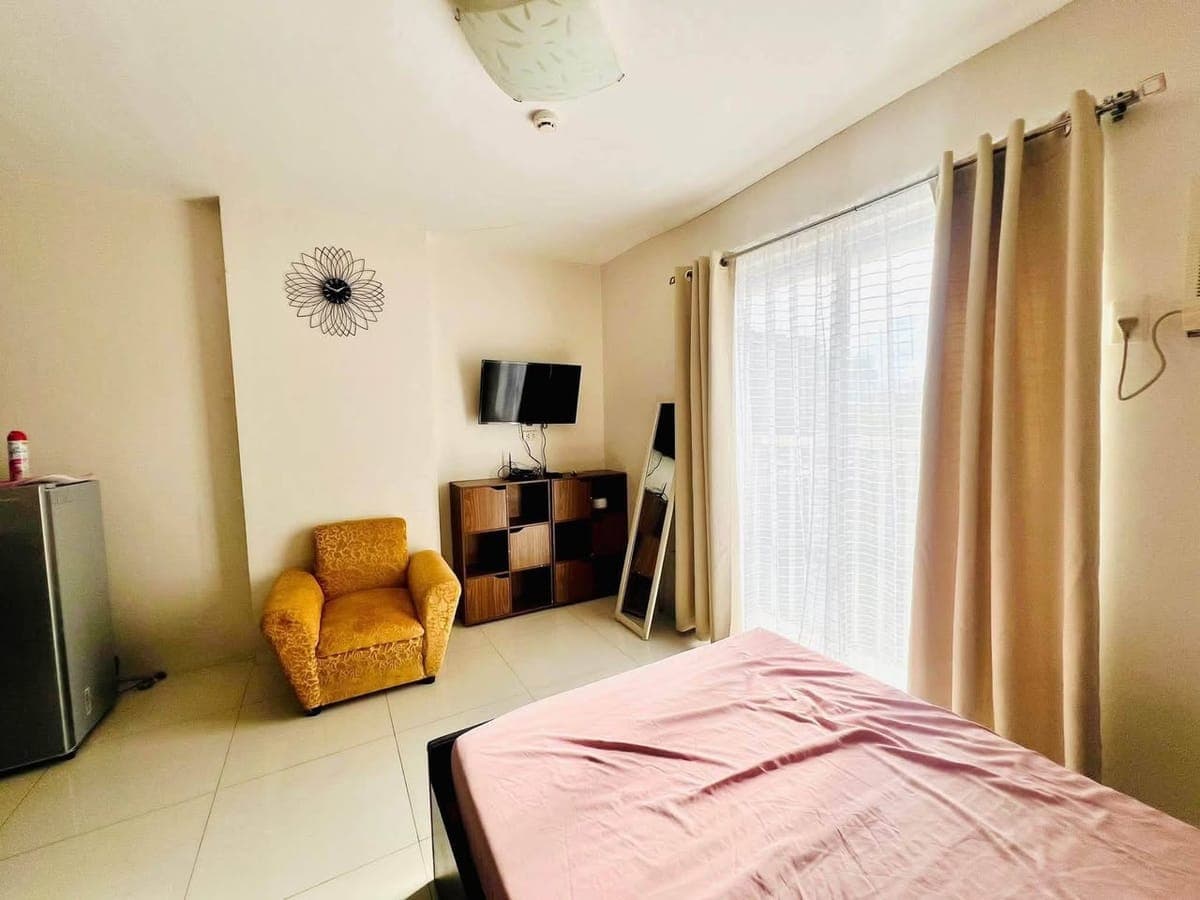 For Rent Furnished Studio Unit (23sqm) with step-up Balcony  in Bamboo Bay Community, Hernan Cortes... - photo 2