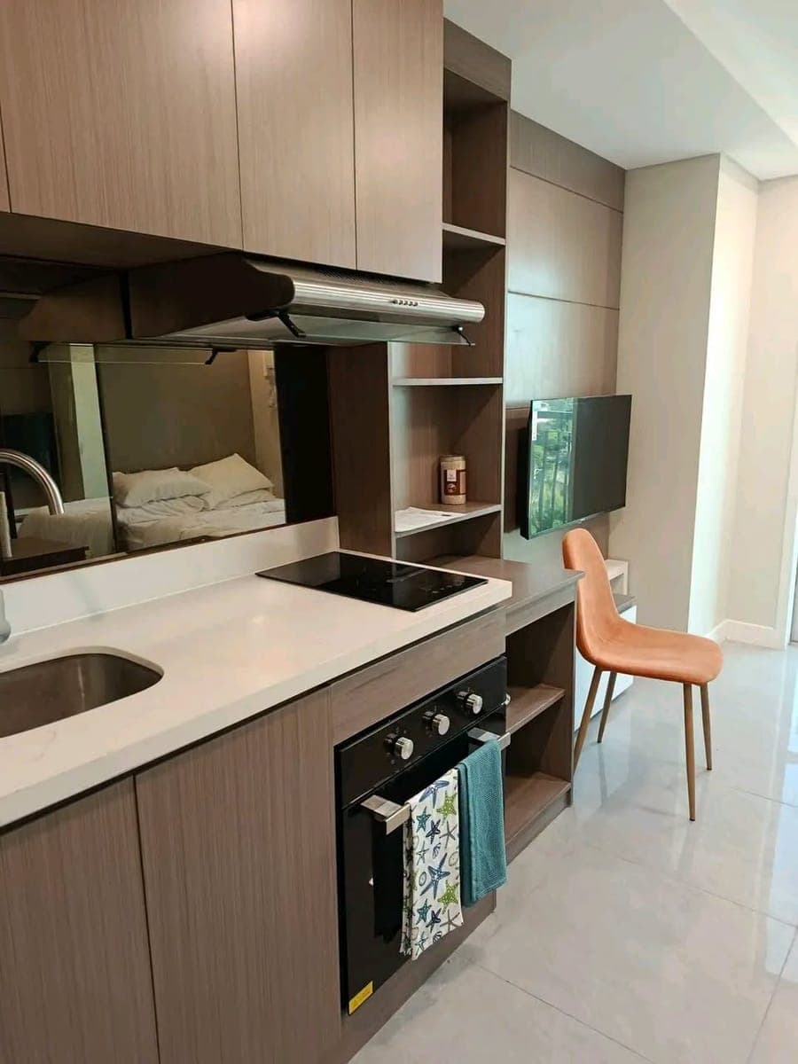 🏡 FOR RENT | Fully Furnished Studio Condo with Parking 🚗 - photo 1