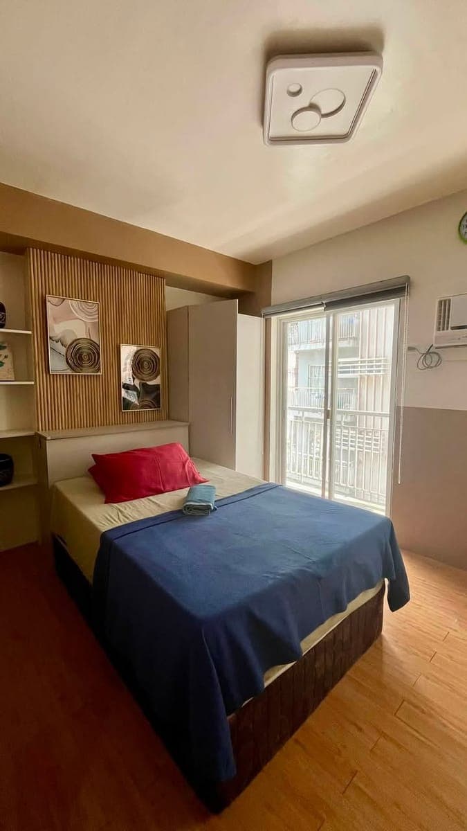 FOR LEASE: Furnished 29sqm Studio with Balcony in Lahug (near JY Square Mall, USPF,  Cebu IT Park) - photo 1