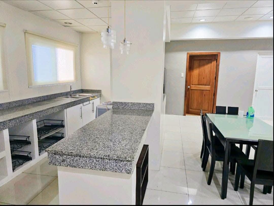 🏙️ FOR RENT | Spacious Commercial/Residential Penthouse in Cebu Business Park! ✨ - photo 2