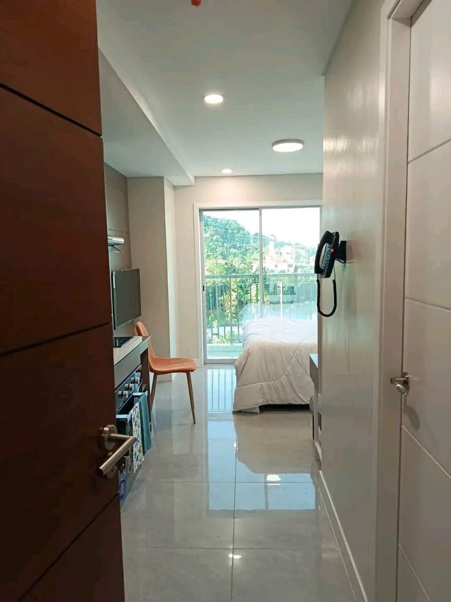 🏡 FOR RENT | Fully Furnished Studio Condo with Parking 🚗 - photo 1