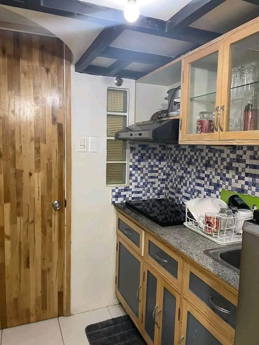 11244- For Rent: Loft-Type Condo with Free Parking - photo 4