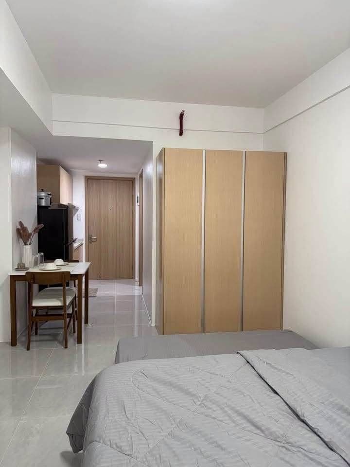 City Clou 27sqm Furnished Studio Unit with BALCONY, ROOM D is now available for long term rent minim... - photo 2