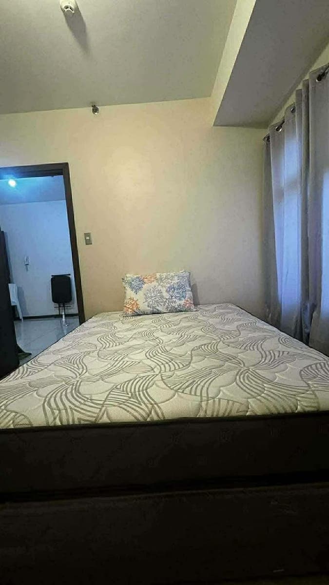 🏢 Furnished 1-Bedroom Condo for Rent with balcony direct access to Robinsons Galleria Mall - photo 1