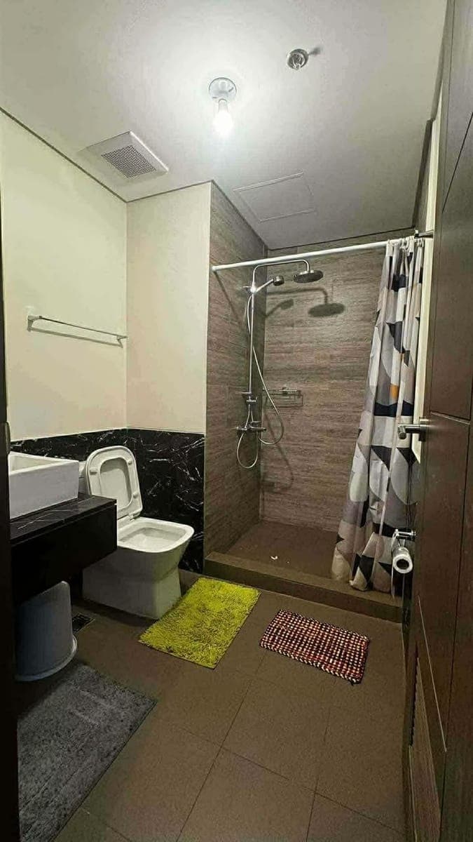 🏢 Furnished 1-Bedroom Condo for Rent with balcony direct access to Robinsons Galleria Mall - photo 3
