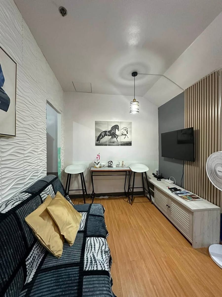 Looking for the perfect balance of comfort and convenience? Our beautiful, humble abode is officiall... - photo 1