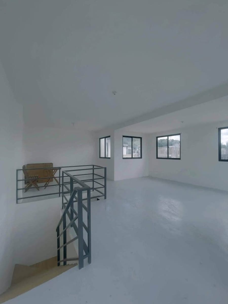 🏡 FOR LEASE – 3-Storey Townhouse - photo 4
