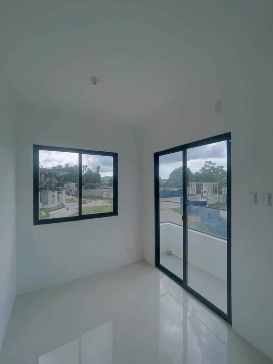 🏡 FOR LEASE – 3-Storey Townhouse - photo 5