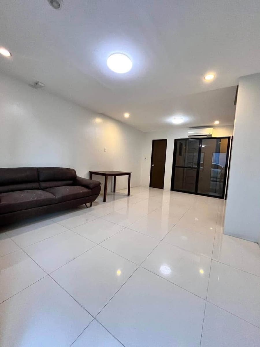 🏡 FOR RENT: Semi Furnished 4 Bedrooms Townhouse  Alang Alang Mandaue City ✨ - photo 4