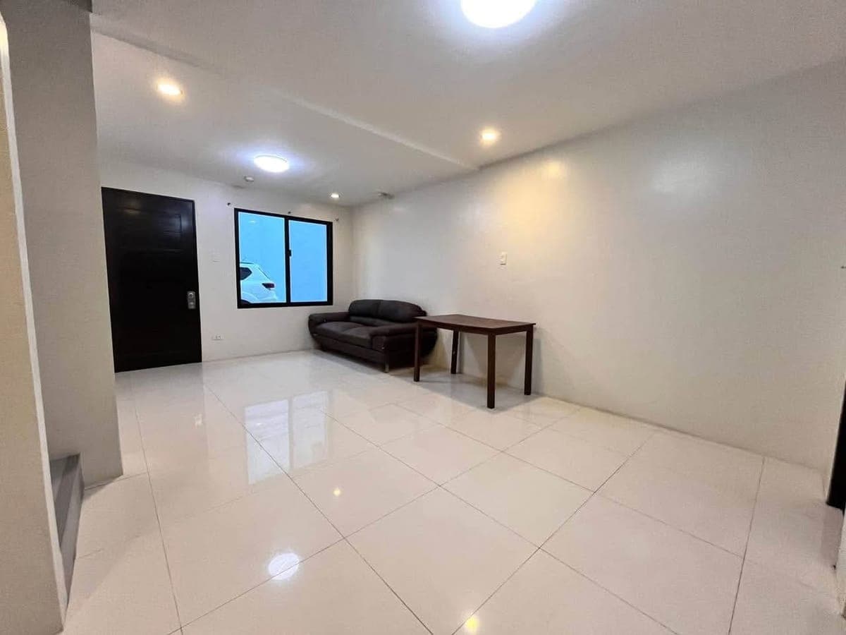 🏡 FOR RENT: Semi Furnished 4 Bedrooms Townhouse  Alang Alang Mandaue City ✨ - photo 5
