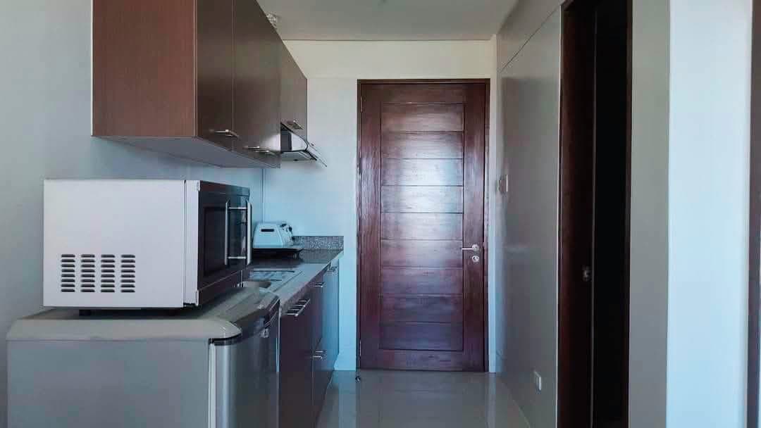 STUDIO Unit in Baseline Residences, Juana Osmeña St. & F. Ramos Ext., Kamputhaw, Cebu City (W/ BALCONY) - photo 2