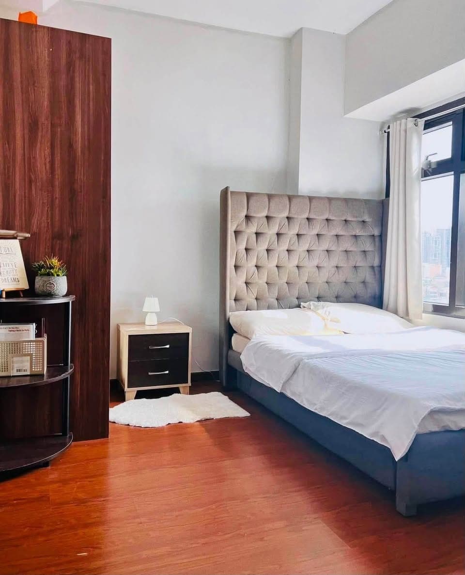 FOR LEASE: Furnished 1-Bedroom with Balcony in Lahug (Near UP Cebu,  Cebu Business Park, Cebu IT Park) - photo 1