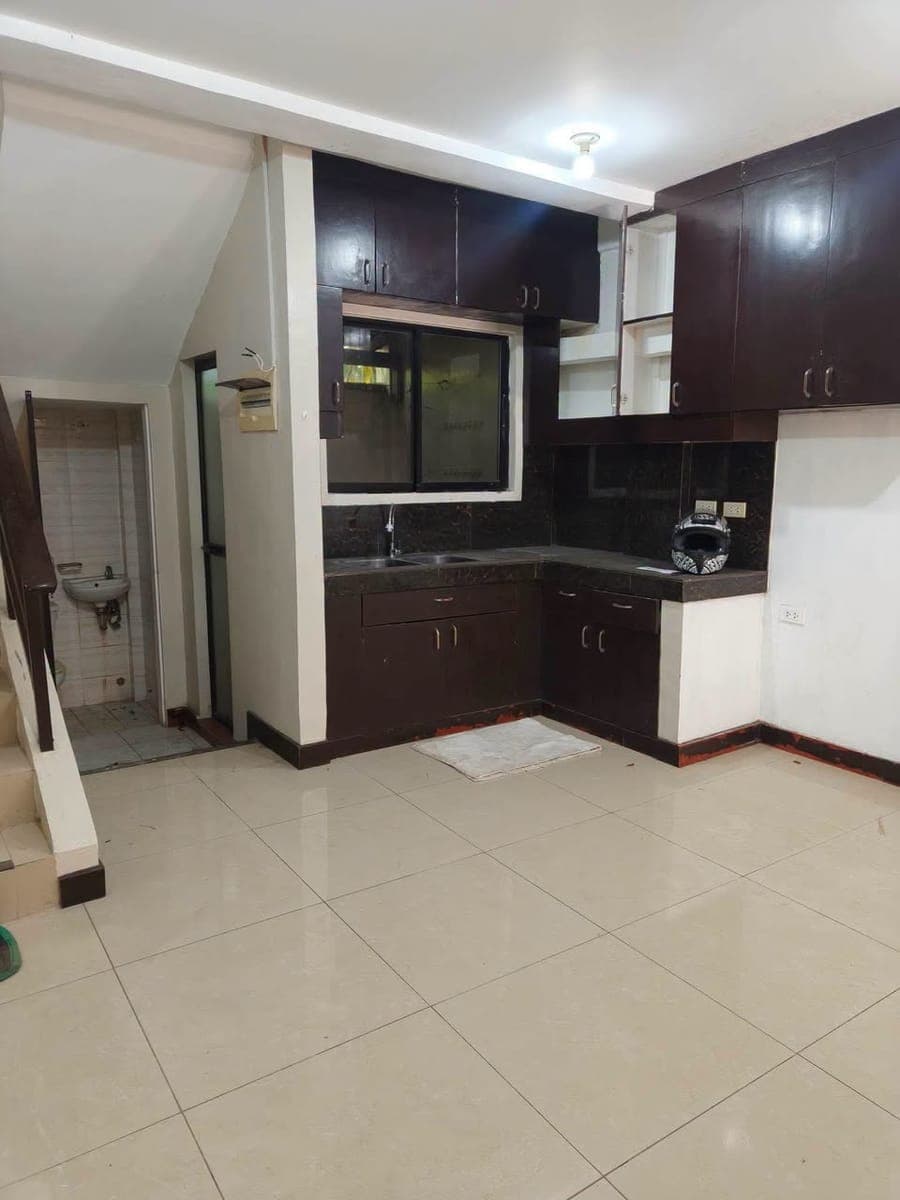 🏡 FOR RENT | 3-Storey Townhouse - photo 2