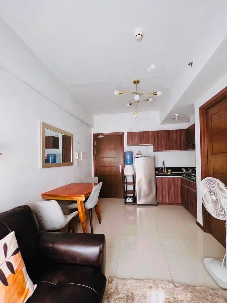 FOR LEASE: Furnished 1-Bedroom with Balcony in Lahug (Near UP Cebu,  Cebu Business Park, Cebu IT Park) - photo 1