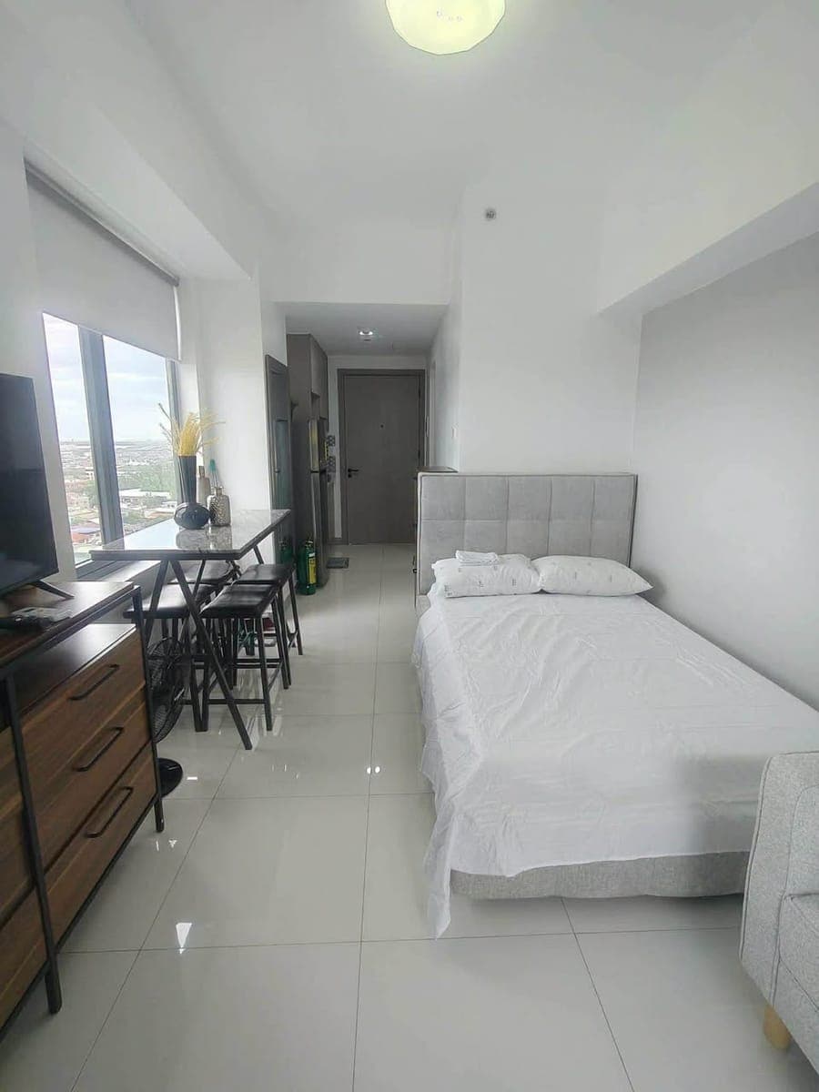 🌆✨ 𝐅𝐎𝐑 𝐑𝐄𝐍𝐓: Condo Unit with Stunning CCLEX View!✨🌆 - photo 2