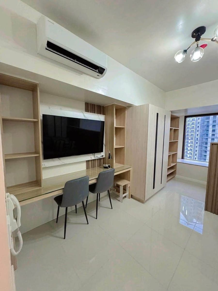 Studio Unit for Rent at Mandani Bay – ₱28,000/month (Condo Dues Included) - photo 1