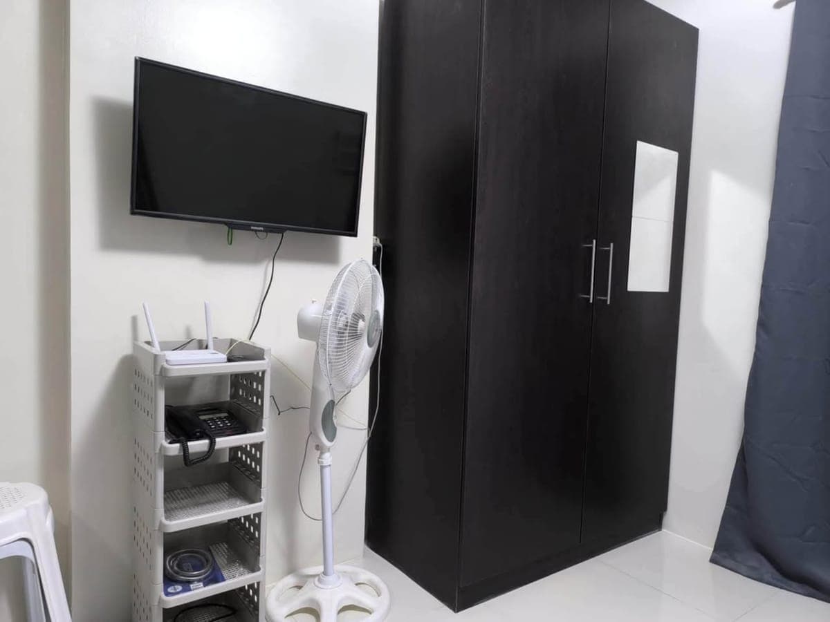 Live Comfortably for Only ₱17,000/Month! (Condo Dues Included) - photo 1