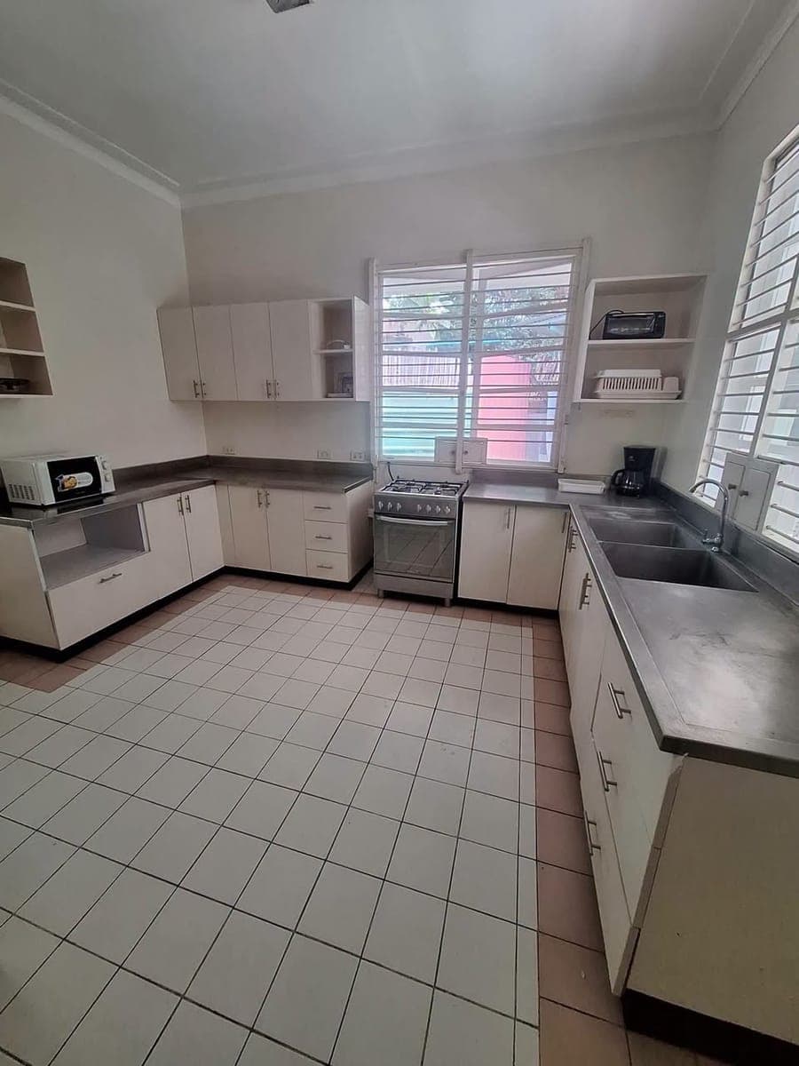 FOR RENT | Spacious Bungalow House & Lot in Lahug, Cebu City 🏡 - photo 1