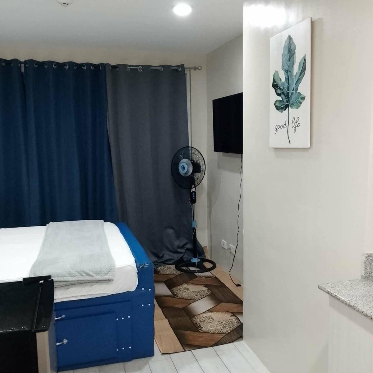 CITYSCAPE GRAND TOWER  studio type with balcony and PARKING FOR RENT - photo 2