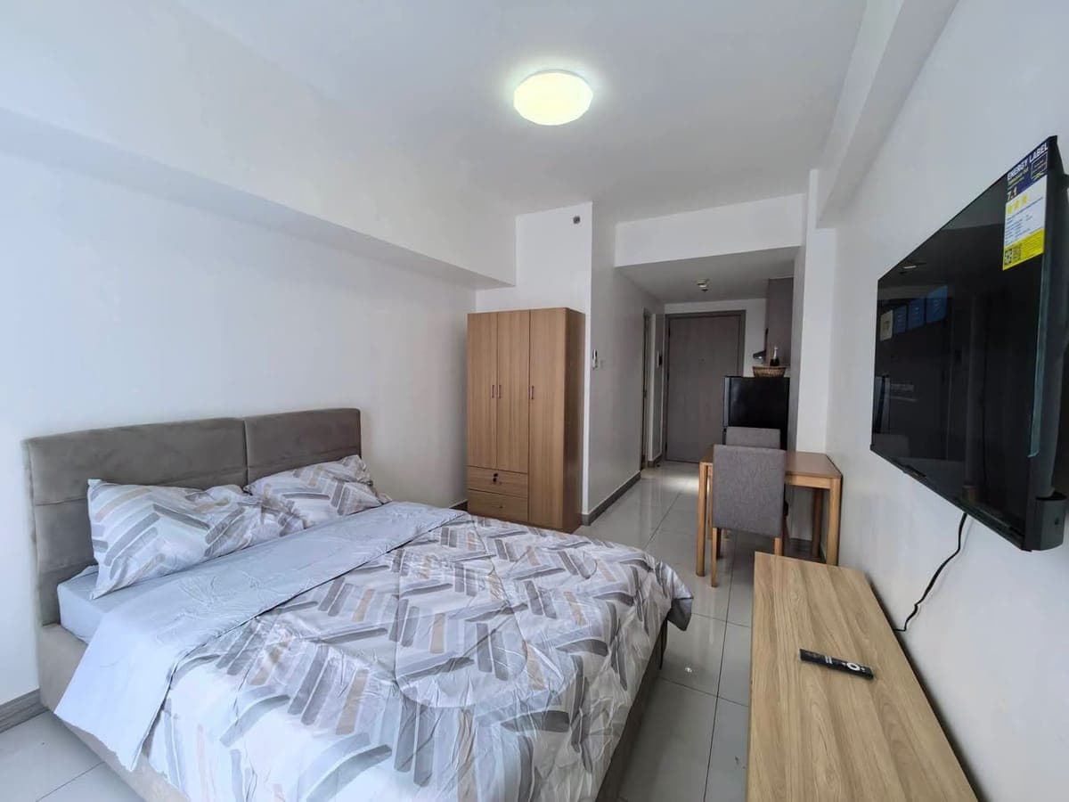 FOR RENT: Arc Towers Studio N Bacalso Ave., Cor. V. Rama (near CCMC, CIT-U, UC, USC) - photo 1