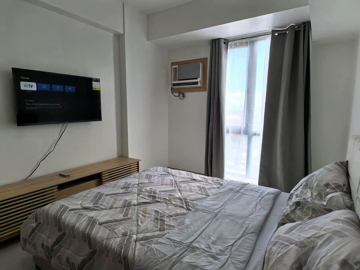 FOR RENT: Arc Towers Studio N Bacalso Ave., Cor. V. Rama (near CCMC, CIT-U, UC, USC) - photo 2