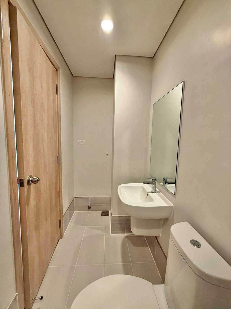 Studio Bare Unit in Tower 4 Solinea - photo 3