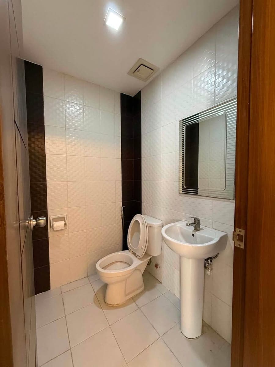 FOR RENT: UNFURNISHED HOUSE AND LOT NEAR AYALA AND SM - photo 4