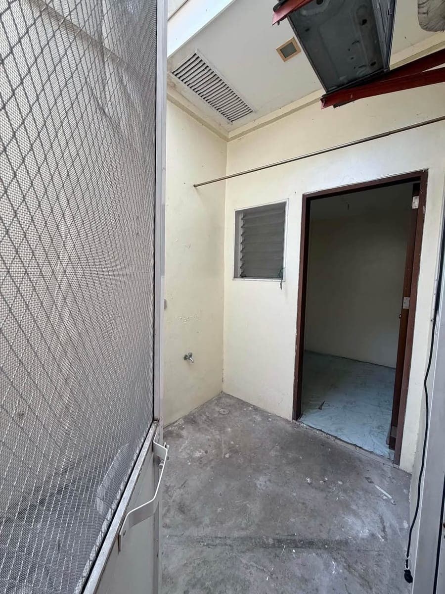 FOR RENT: UNFURNISHED HOUSE AND LOT NEAR AYALA AND SM - photo 5