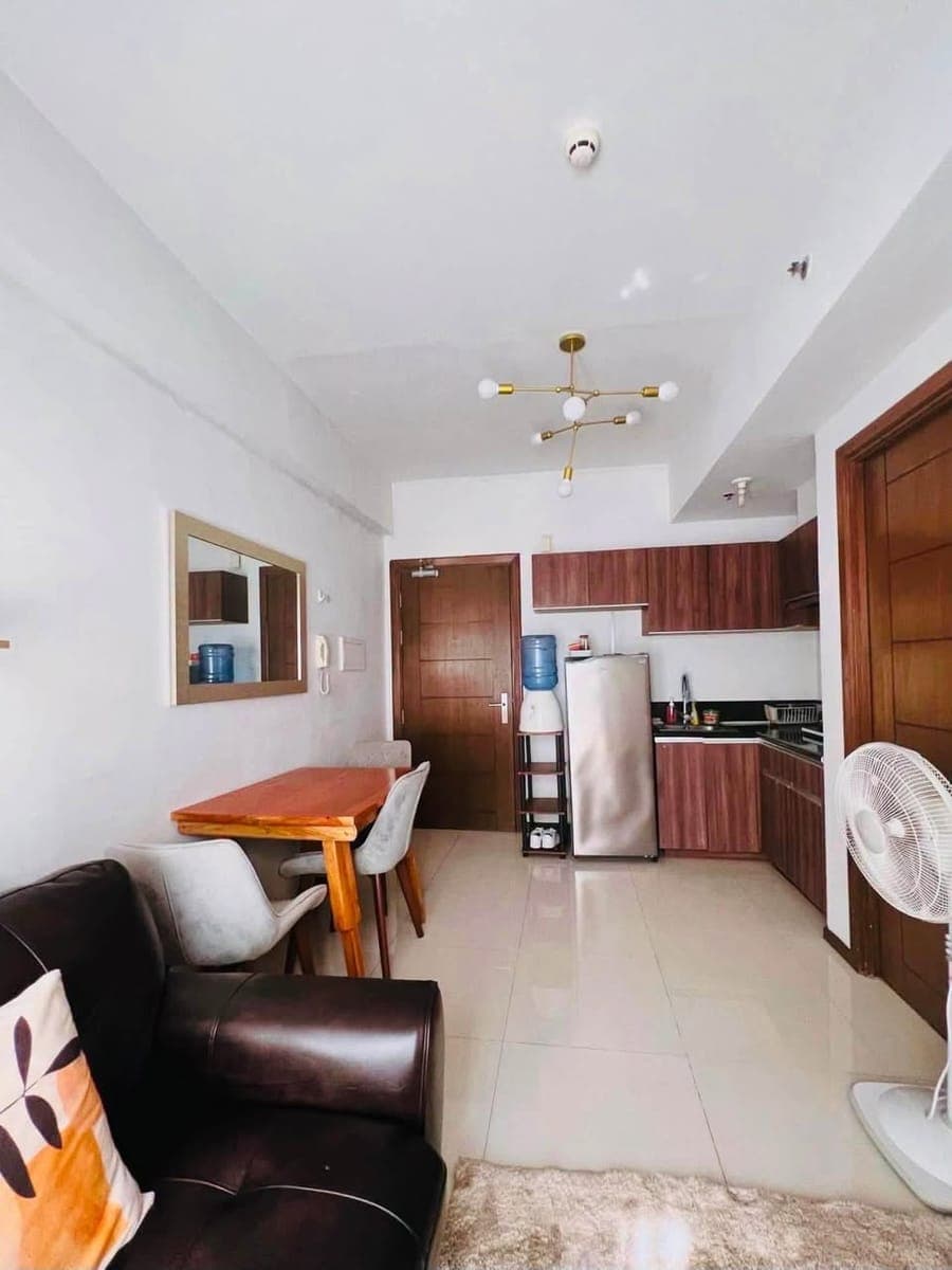 FOR LEASE: Furnished 1-Bedroom with Balcony in Lahug (Near UP Cebu,  Cebu Business Park, Cebu IT Park) - photo 1