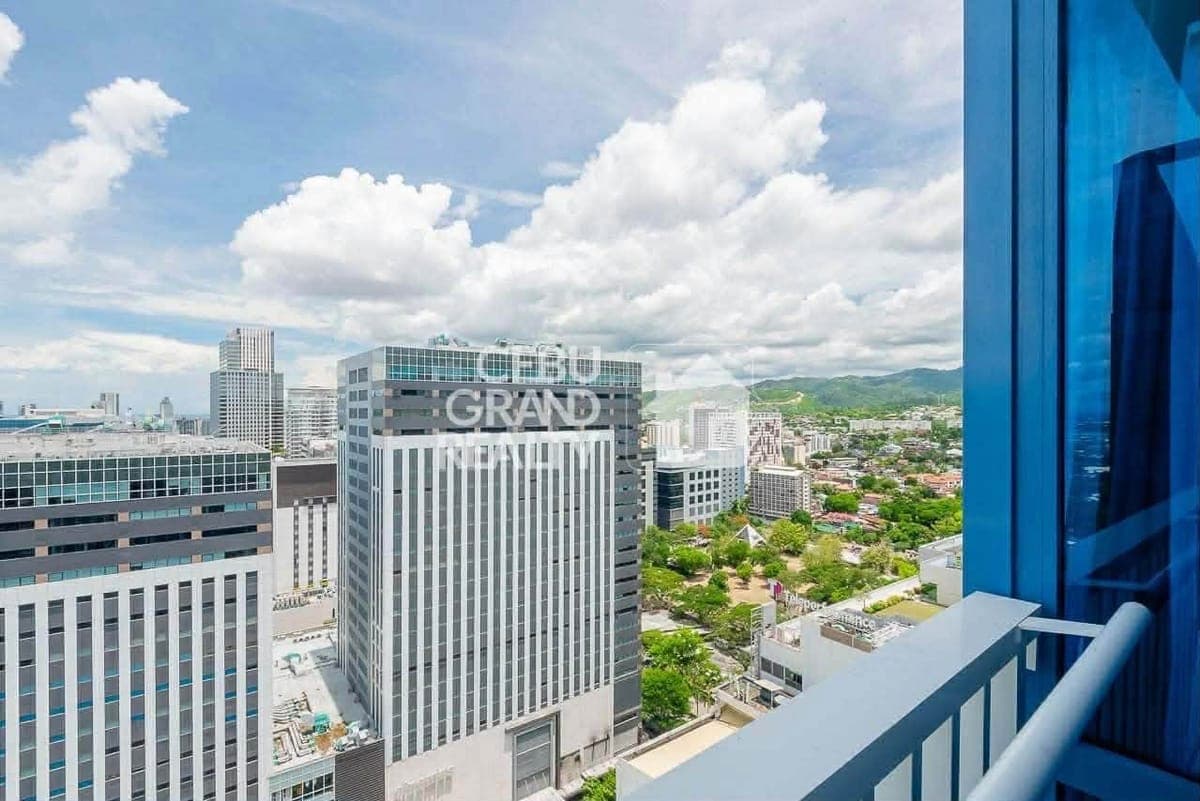 FOR RENT: 1 Bedroom with Balcony at 38th Park Avenue, Cebu IT Park - photo 2