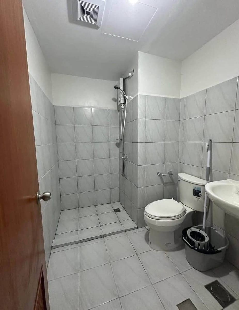 AFFORDABLE FURNISHED STUDIO UNIT - photo 2