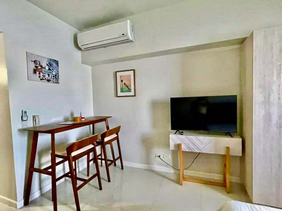 MANDANI STUDIO  SEA VIEW FOR RENT At ₱25k Including condo Association Dues - photo 2