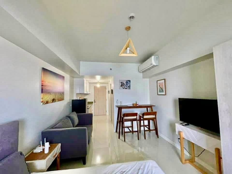 MANDANI STUDIO  SEA VIEW FOR RENT At ₱25k Including condo Association Dues - photo 3