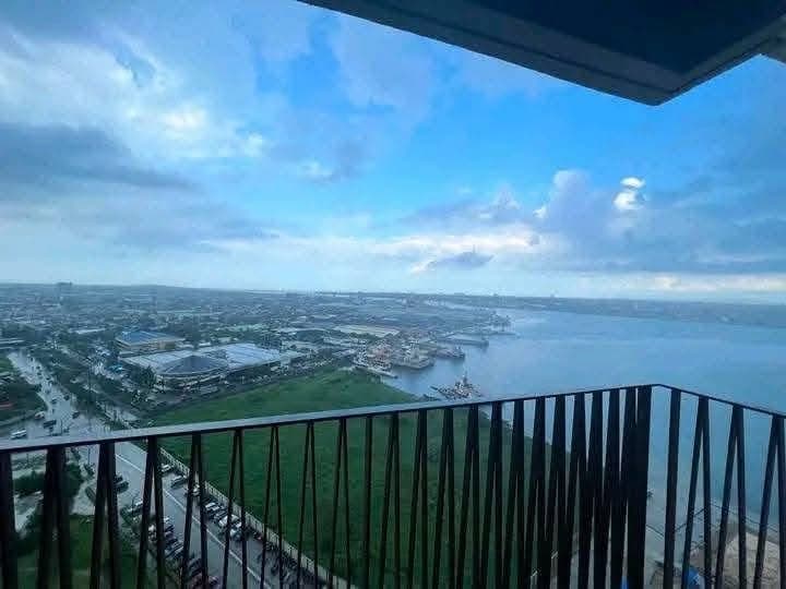 🏙️ FOR RENT | Brand-New 1-Bedroom Condo with Balcony & Parking 🌊 - photo 1