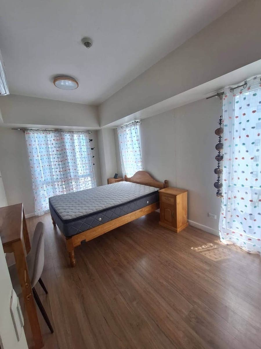 🏙️ FOR RENT | 2-Bedroom End Unit with Balcony 🌿 - photo 1