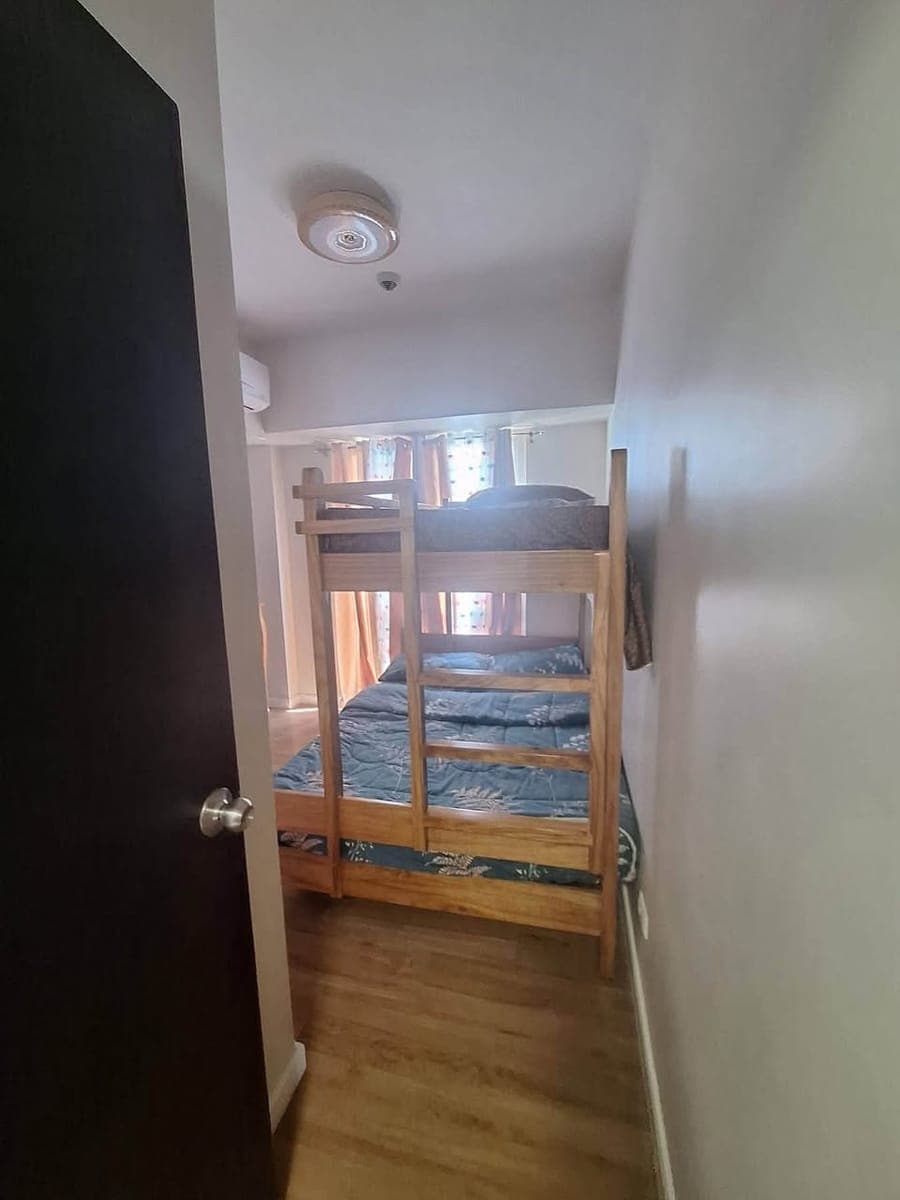 🏙️ FOR RENT | 2-Bedroom End Unit with Balcony 🌿 - photo 2