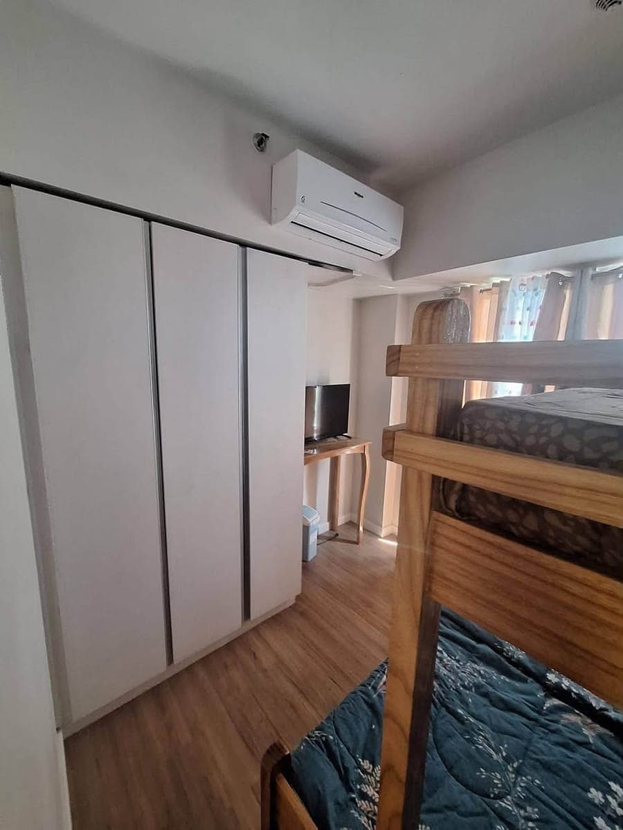 🏙️ FOR RENT | 2-Bedroom End Unit with Balcony 🌿 - photo 3