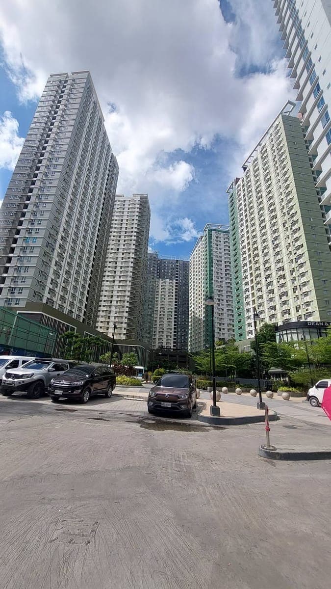 FOR RENT | 2  Bare Studio Unit – Avida Riala Tower 3 Cebu IT Park - photo 1