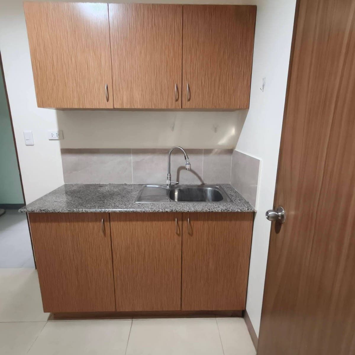 Bare Studio Unit for rent in Guadalupe Cebu city - photo 1