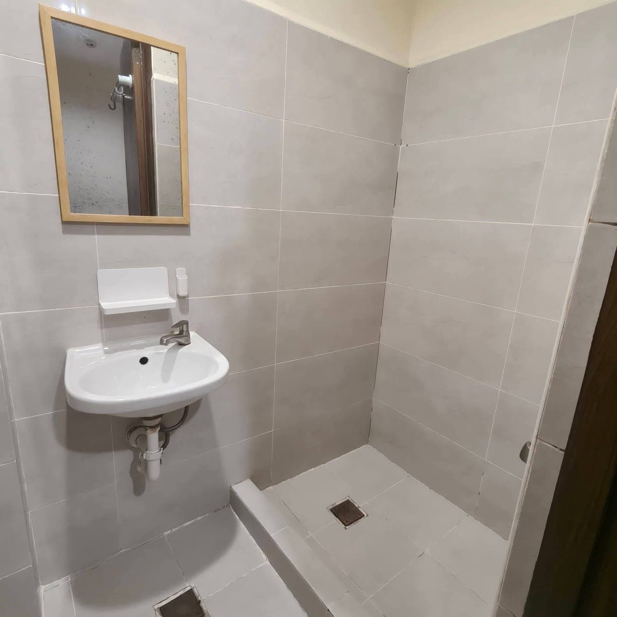Bare Studio Unit for rent in Guadalupe Cebu city - photo 2