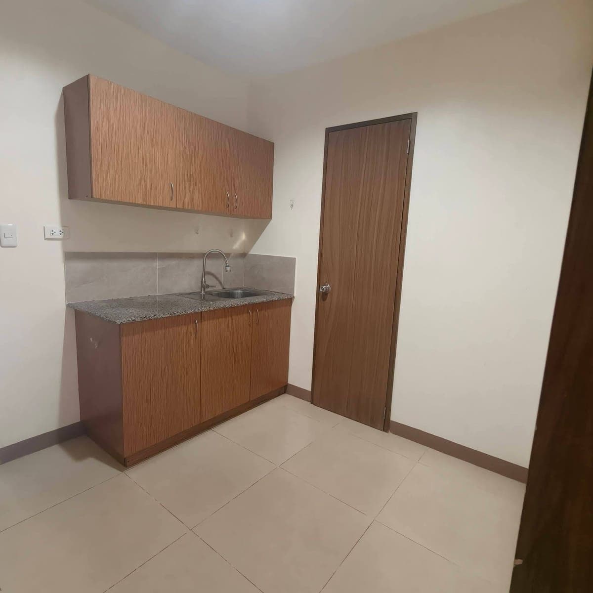 Bare Studio Unit for rent in Guadalupe Cebu city - photo 4