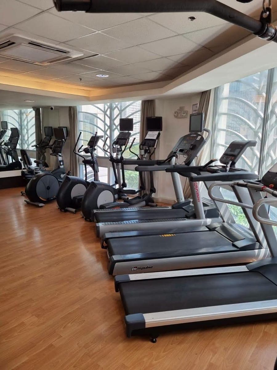 🏙 FOR RENT | Fully Furnished 1-Bedroom Condo with Parking - photo 2
