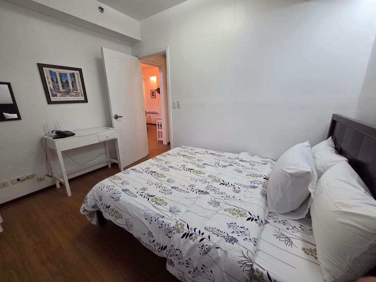 🏙 FOR RENT | Fully Furnished 1-Bedroom Condo with Parking - photo 4